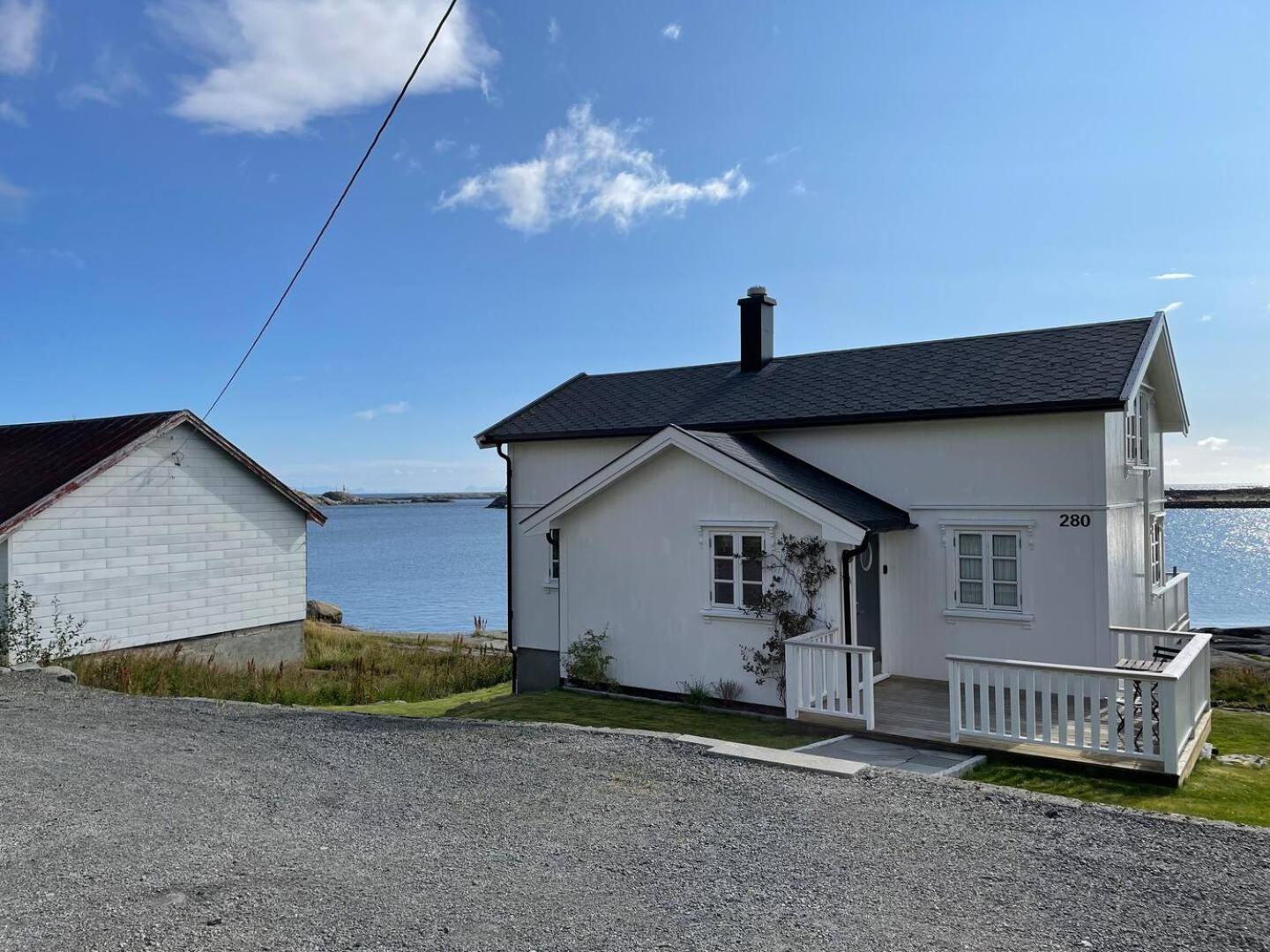 Nordlandshus Ved Havet Pa Reine, Lofoten Exteriör bild